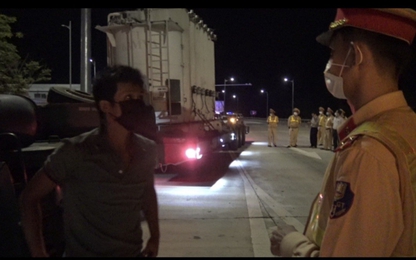 Bắt 'nóng' xe Hải Sơn chở hàng siêu trọng, phạt hơn 90 triệu đồng