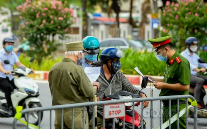 500 trường hợp thuộc nhóm 2 được cấp giấy đi đường trong ngày đầu tiên