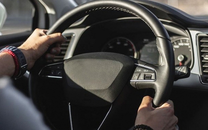 Tay lái ô tô bị nặng và trả lái chậm do đâu?