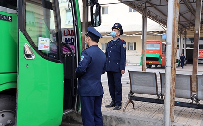 Hà Nội: Vào tận bến, rà từng xe “soi” việc lắp camera giám sát