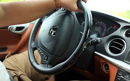 Những thói quen sử dụng làm hỏng hệ thống lái trợ lực điện ô tô