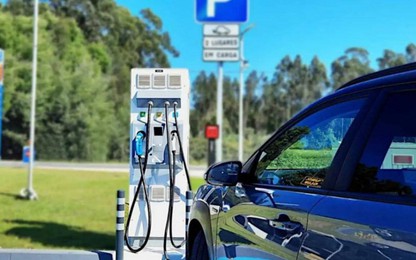 EU đề xuất khoảng cách xa nhất giữa các trạm sạc điện là 60 km