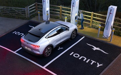 Chi phí sở hữu xe điện có rẻ hơn xe dùng động cơ đốt trong?