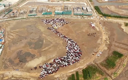 Gần 1.700 xe ô tô tham gia xếp hình bản đồ Việt Nam