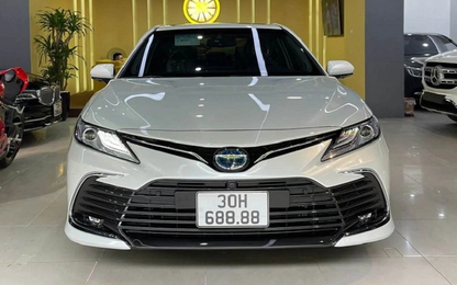 Toyota Camry Hybrid 2022 biển số đẹp chào bán với hơn 3 tỷ đồng