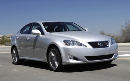 Người Việt tiêu thụ 114 xe Lexus một tháng