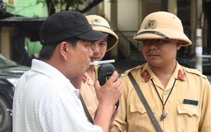 Chống đối kiểm tra nồng độ cồn bị xử lý thế nào?