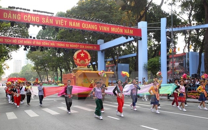 2.500 người dự diễu hành nghệ thuật kỷ niệm 70 năm Quốc khánh