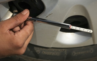 Bơm lốp ôtô thế nào cho đúng?