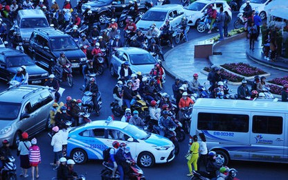 ​Du khách tràn về ồ ạt, Đà Lạt kẹt cứng