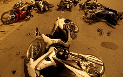 200 thanh niên tổ chức đua xe, 11 tay đua té ngã