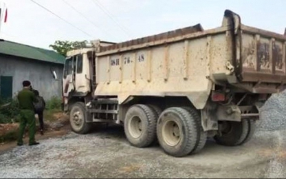 Hà Tĩnh: Xe tải hết niên hạn sử dụng tự trôi đè chết người