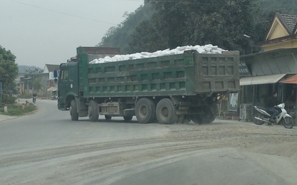 Xe quá tải tung hoành "băm nát" tỉnh lộ ở miền Tây xứ Nghệ