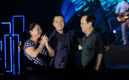 Ngựa hoang Tuấn Hưng "đốt cháy" sân khấu FLC Sầm Sơn