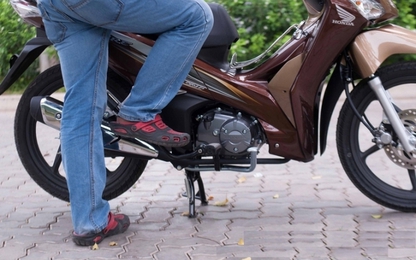 Dấu hiệu cho thấy ắc quy xe máy bị yếu?