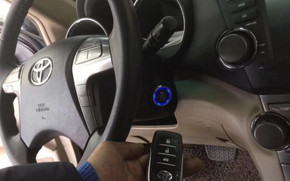 "Bí kíp" mở cửa xe khi chìa khóa thông minh hết pin