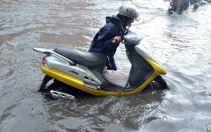Vì sao xe tay ga nổ máy nhưng không chạy sau khi bị ngập nước?