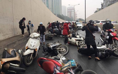 Cách phanh xe máy trên đường mưa trơn trượt thế nào cho an toàn