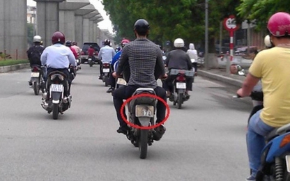 Sang đường khi đi xe máy sao cho đúng?