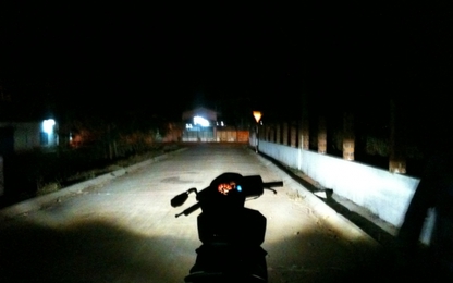 Đèn xe máy yếu sáng vì lý do gì?