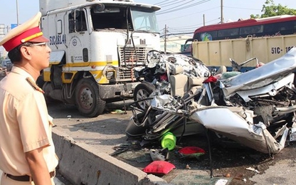 Vì sao xe đầu kéo gây nhiều vụ tai nạn thảm khốc?