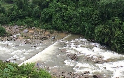 Tìm thấy thi thể cậu bé chăn trâu bị cuốn trôi khi bơi qua suối