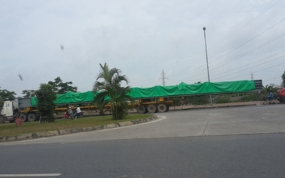 Bắt hai xe siêu trường, siêu trọng không phép