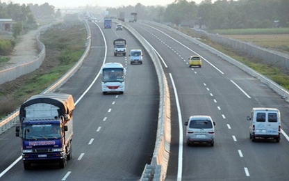 Xe máy đi vào đường cao tốc bị xử lý thế nào?