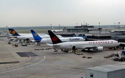 Đình công khiến hàng trăm chuyến bay bị hủy và hoãn