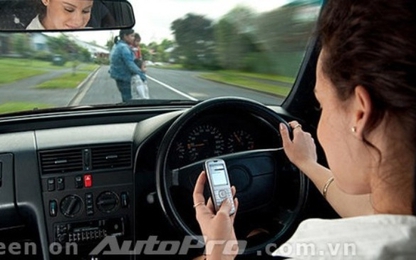 Tác hại khôn lường của việc vừa lái xe vừa sử dụng ĐTDĐ