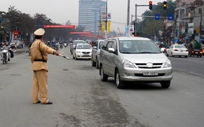 Ô tô vượt phải sai quy định bị phạt thế nào?