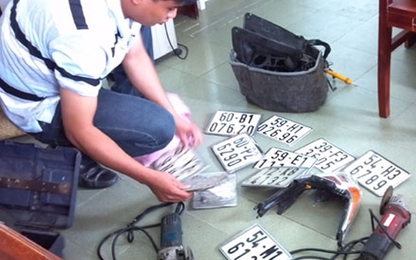 Đi xe máy biển giả, bị phạt bao nhiêu?