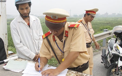 CSGT phải đứng vị trí nào trên đường khi làm nhiệm vụ?