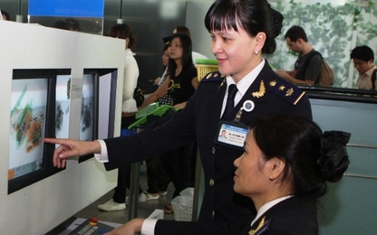 Phát hiện khách mang hành lý xách tay chứa chất bột nghi thuốc nổ
