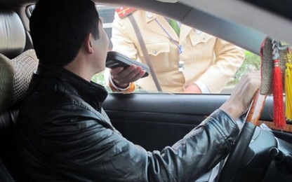 Phạt thật nặng xe gắn biển đỏ giả