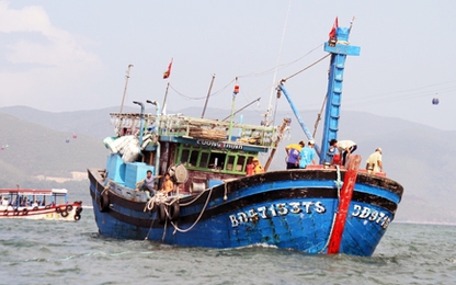 12 ngư dân được cứu sau ba ngày lênh đênh trên biển