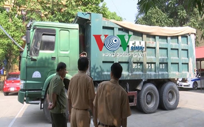Bắc Ninh: Bắt giữ gần 40 xe chở quá khổ quá tải trong 4 ngày