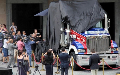 Ngỡ ngàng trước xe đầu kéo xa xỉ bậc nhất thế giới