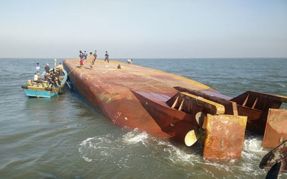 Trục vớt tàu Hoàng Phúc 18 ​vào sáng nay 3/11