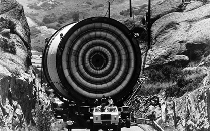 Những cỗ xe siêu trường siêu trọng di chuyển thế nào trên đường?