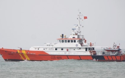 Tàu cứu nạn ra khơi cứu ngư dân bị bệnh nặng