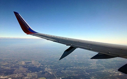 Máy bay "đánh rơi" thiết bị ngay giữa chuyến bay