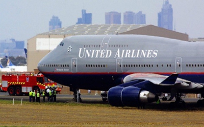 Hành khách nhắn tin, máy bay Mỹ hạ cánh khẩn cấp