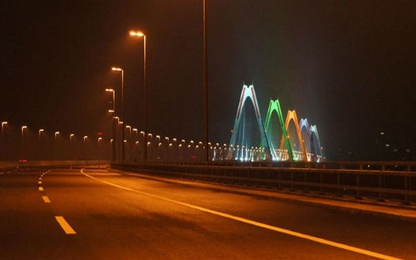 Gần 50 tỷ đồng lắp đèn năng lượng mặt trời trên quốc lộ