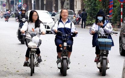 Học sinh đua nhau vi phạm giao thông
