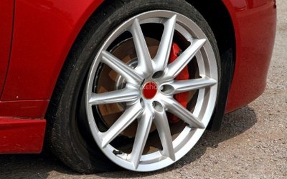 Tại sao khi xe không vận hành, lốp xe ô tô vẫn bị hỏng?