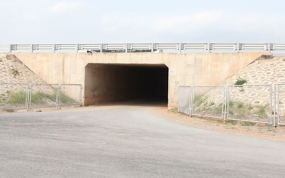 Hầm chui trên cao tốc HN-Hải Phòng: Chỉ dùng tay cũng cậy được bê tông