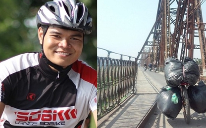 Chàng trai trẻ gom túi ni lông trên cầu Long Biên