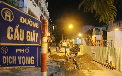 Công nhân trắng đêm thay đường ống cấp nước