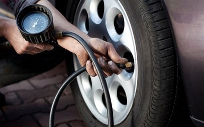 Tìm hiểu nguyên nhân và cách xử lý xe ô tô bị nổ lốp